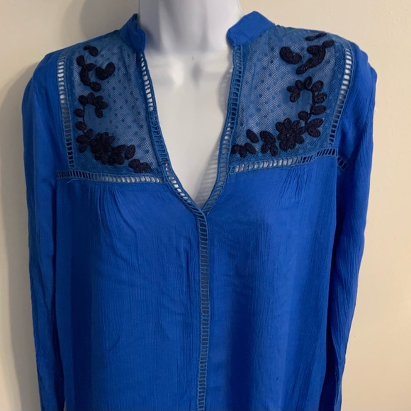 (NWOT) Etc.Ladies Size Small Blue Long Sleeve Top with Black Floral Accents - Picture 3 of 7